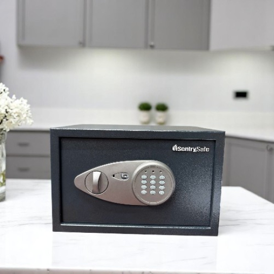Két sắt mini SENTRY X055 nhập khẩu chính hãng 